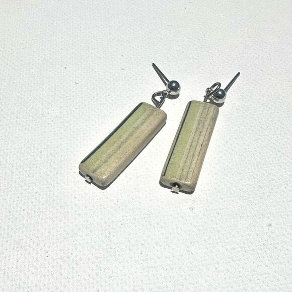 Green rectangular post drop earrings - Picture 8 of 8